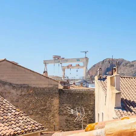 Beau T2 -terrasse- Central- Bord De 50m - Clim * La Ciotat