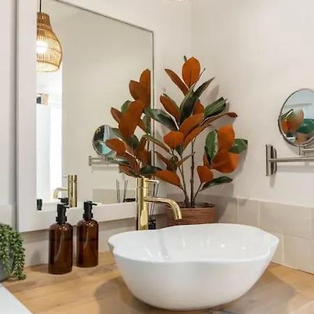 Beau T2 -terrasse- Central- Bord De 50m - Clim