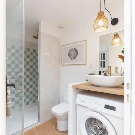 Beau T2 -terrasse- Central- Bord De 50m - Clim