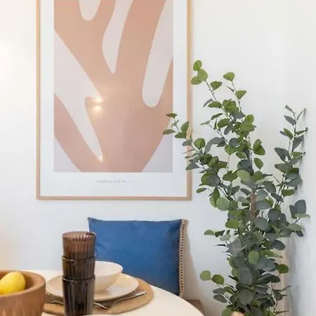 Beau T2 -terrasse- Central- Bord De 50m - Clim דירה *