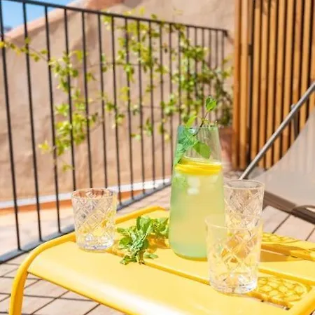 Beau T2 -terrasse- Central- Bord De 50m - Clim