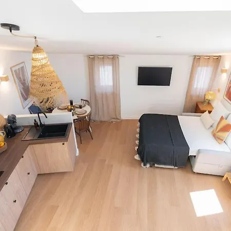 Beau T2 -terrasse- Central- Bord De 50m - Clim