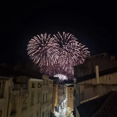 דירה Beau T2 -terrasse- Central- Bord De 50m - Clim *